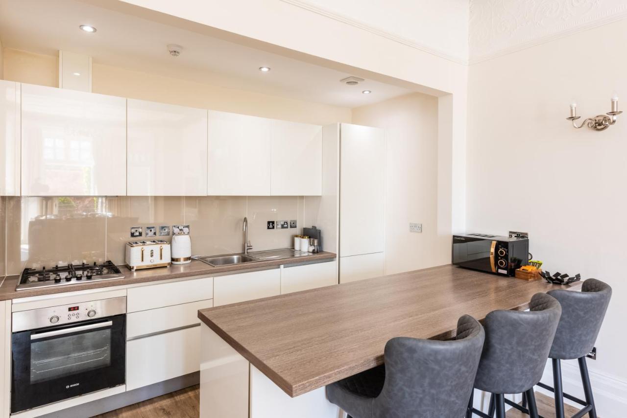 3 Bedroom Garden Apartment Opposite the Beach Hove Buitenkant foto