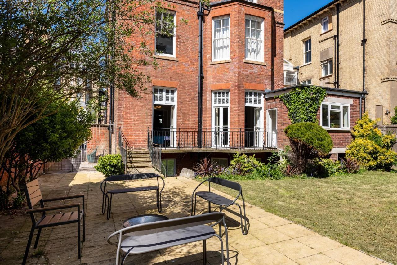 3 Bedroom Garden Apartment Opposite the Beach Hove Buitenkant foto