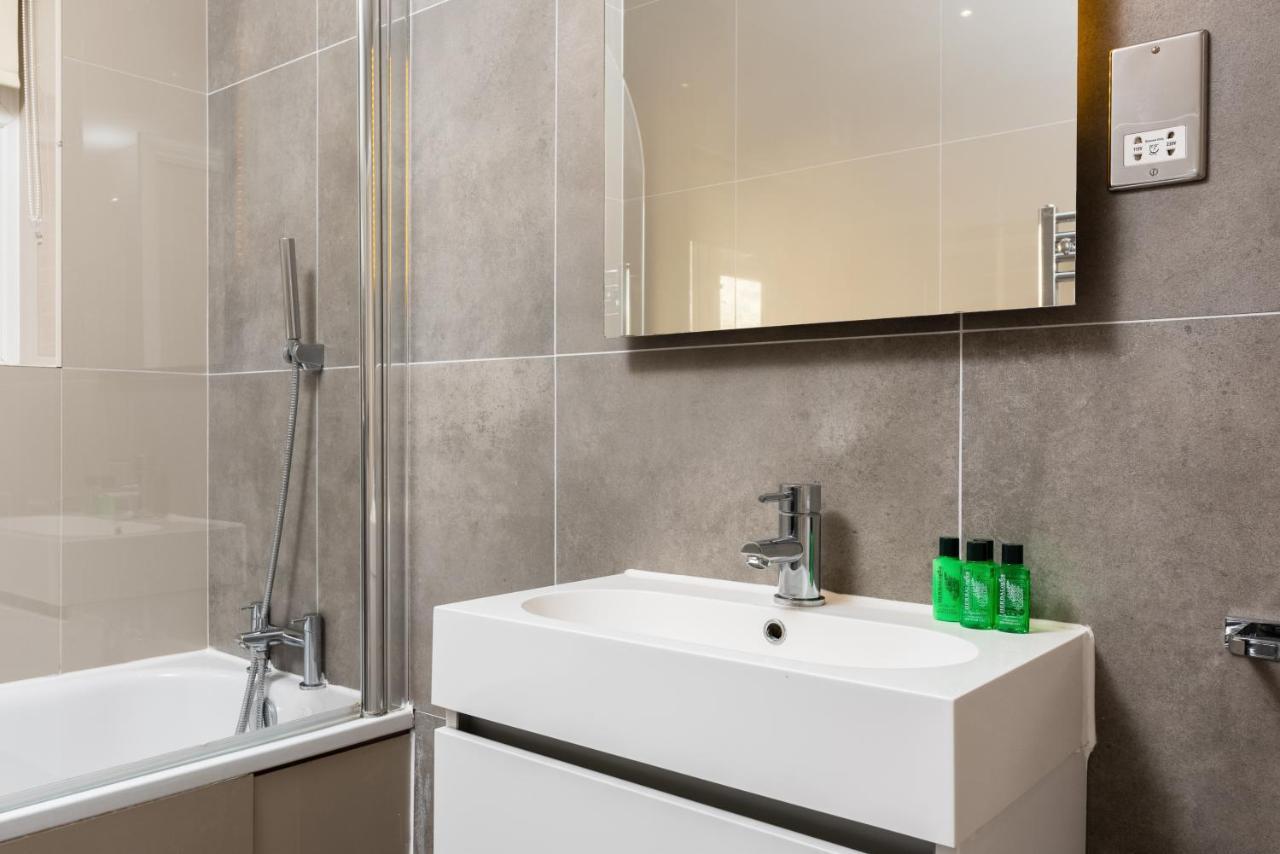 3 Bedroom Garden Apartment Opposite the Beach Hove Buitenkant foto